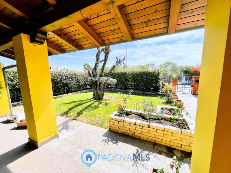 Immobile in esclusiva al Gruppo Padova MLS

Situata nella zona di Codiverno, nel comune di Vigonz...