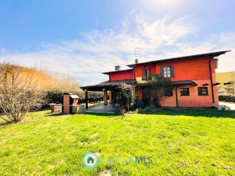 Immobile in esclusiva al Gruppo Padova MLS

Situata nella zona di Codiverno, nel comune di Vigonz...