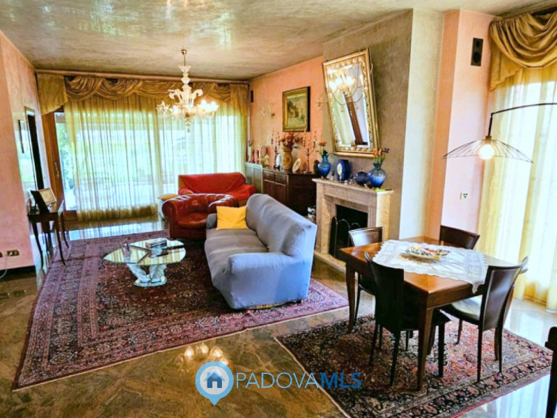 Immobile in esclusiva al Gruppo Padova MLS

Situata nella zona di Codiverno, nel comune di Vigonz...