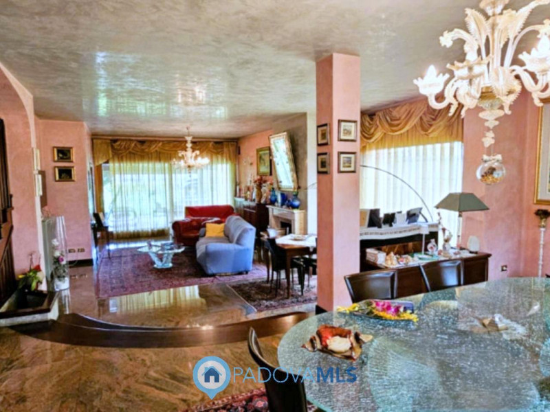 Immobile in esclusiva al Gruppo Padova MLS

Situata nella zona di Codiverno, nel comune di Vigonz...