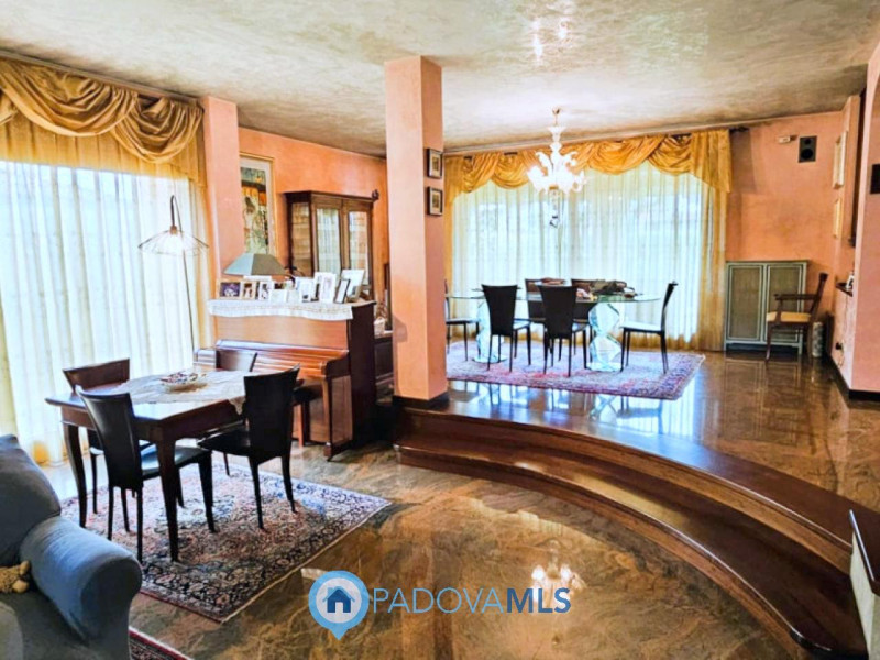 Immobile in esclusiva al Gruppo Padova MLS

Situata nella zona di Codiverno, nel comune di Vigonz...