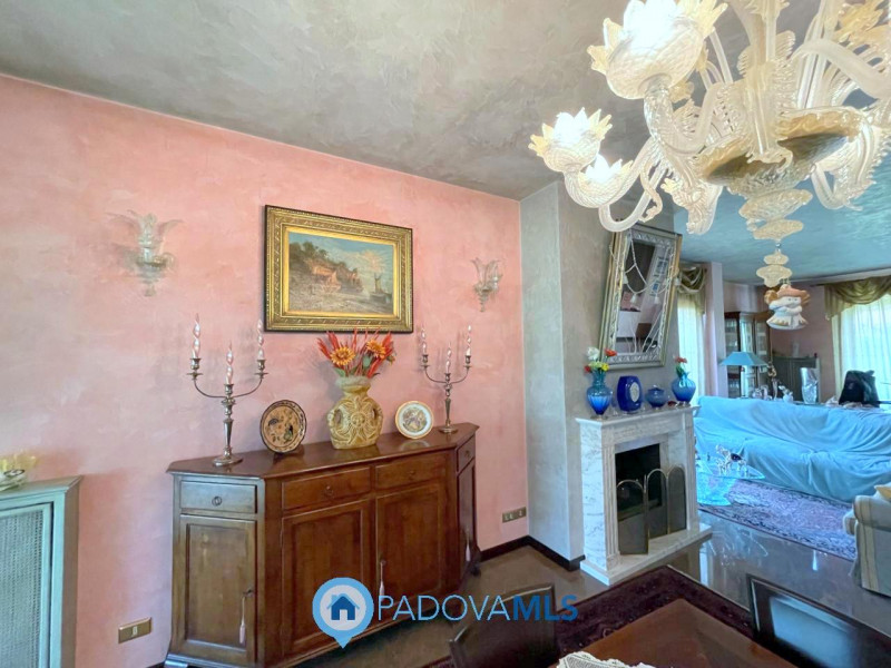 Immobile in esclusiva al Gruppo Padova MLS

Situata nella zona di Codiverno, nel comune di Vigonz...