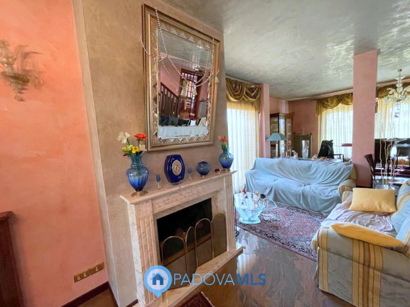 Immobile in esclusiva al Gruppo Padova MLS

Situata nella zona di Codiverno, nel comune di Vigonz...