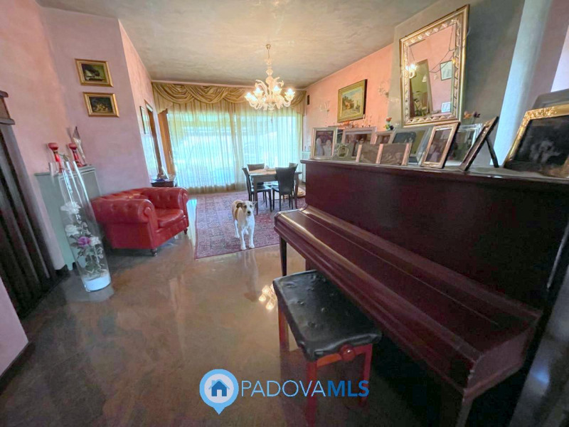 Immobile in esclusiva al Gruppo Padova MLS

Situata nella zona di Codiverno, nel comune di Vigonz...