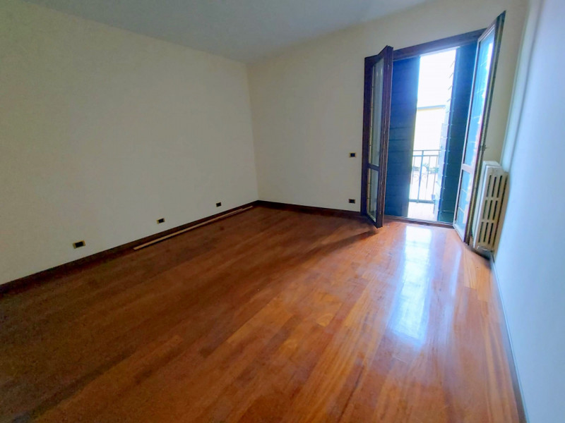 ELEGANTE DUPLEX SU 2 UNITA' IN CENTRO STORICO €.415.000 - rif.LM011 

Scopri un'opportunità unica...