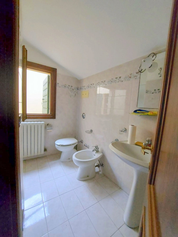 ELEGANTE DUPLEX SU 2 UNITA' IN CENTRO STORICO €.415.000 - rif.LM011 

Scopri un'opportunità unica...