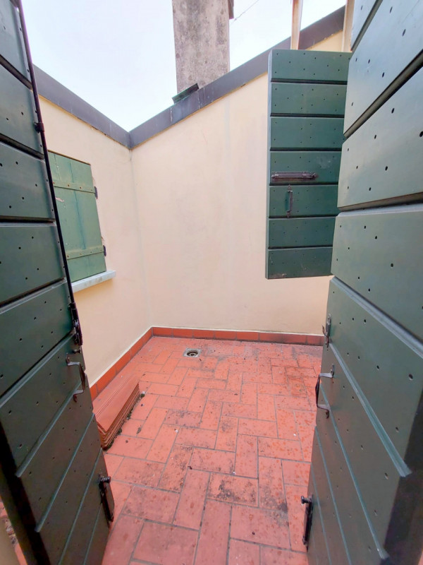 ELEGANTE DUPLEX SU 2 UNITA' IN CENTRO STORICO €.415.000 - rif.LM011 

Scopri un'opportunità unica...