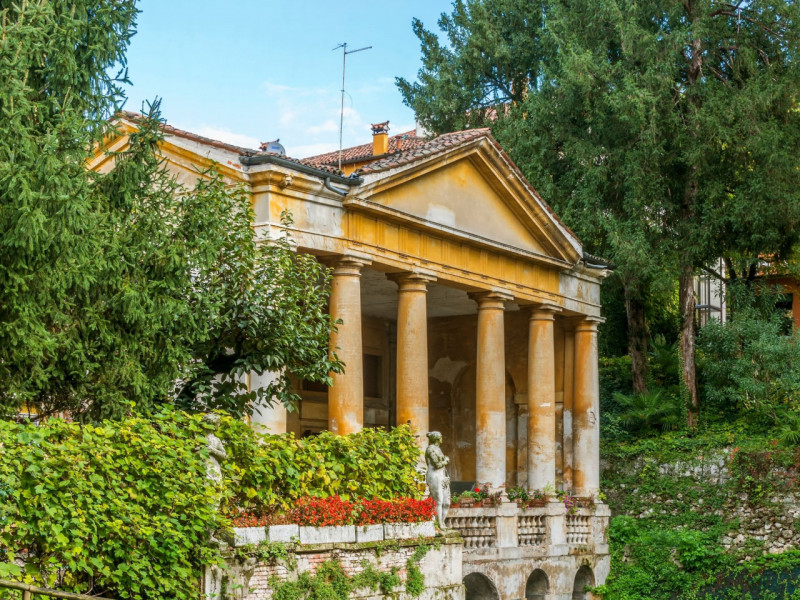 Nella ricercata zona di Vicenza detta "Oasi di Casale " 
Villa Giardino 3 Camere Box Terrazzo 

L...
