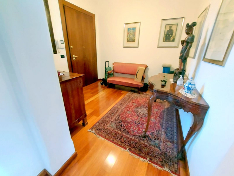 ULTIMO PIANO IN CENTRO STORICO CON ASCENSORE rif.GB025 - €.720.000

Se stai cercando un bellissim...