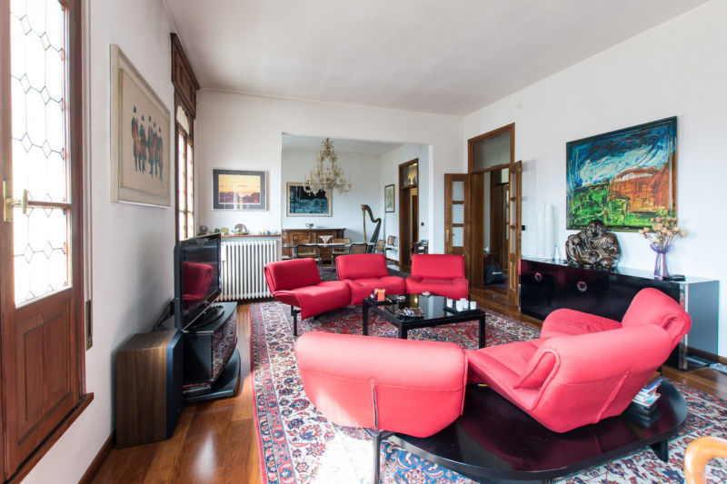 ULTIMO PIANO IN CENTRO STORICO CON ASCENSORE rif.GB025 - €.720.000

Se stai cercando un bellissim...