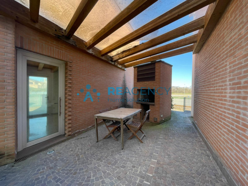 In una delle zone residenziali più tranquille di Caldogno, proponiamo in vendita un'esclusiva vil...