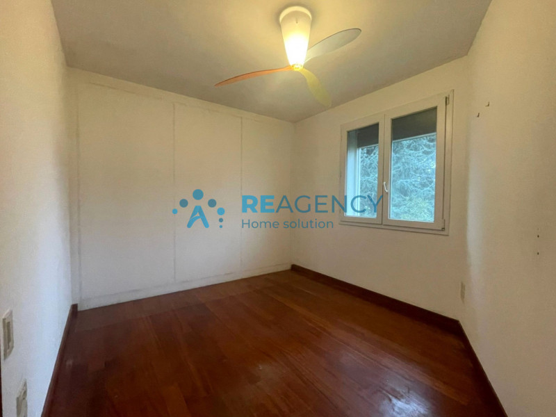 In una delle zone residenziali più tranquille di Caldogno, proponiamo in vendita un'esclusiva vil...