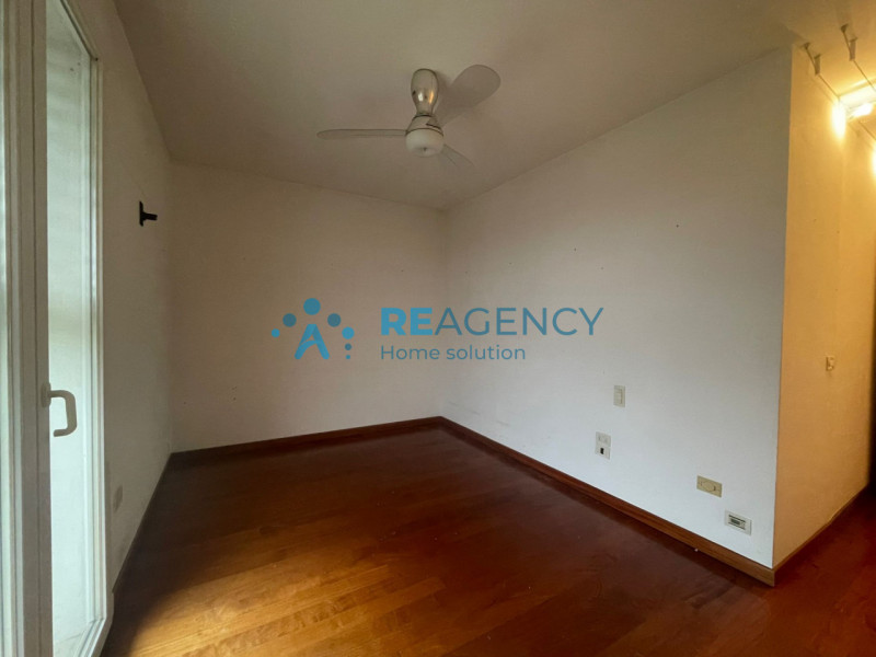 In una delle zone residenziali più tranquille di Caldogno, proponiamo in vendita un'esclusiva vil...