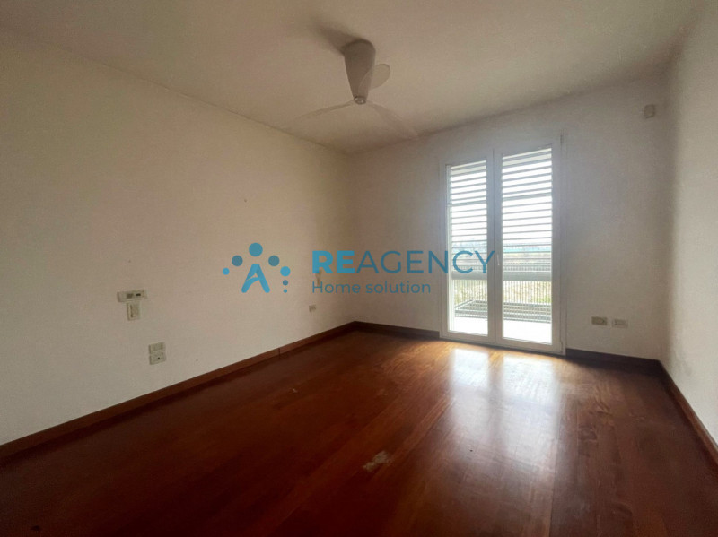 In una delle zone residenziali più tranquille di Caldogno, proponiamo in vendita un'esclusiva vil...