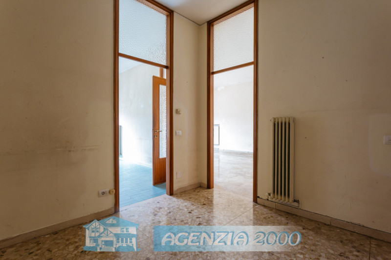 A CONSELVE BELL' APPARTAMENTO CENTRALISSIMO AL SECONDO PIANO DAGLI AMPI SPAZI!!! SUL TETTO BELLIS...