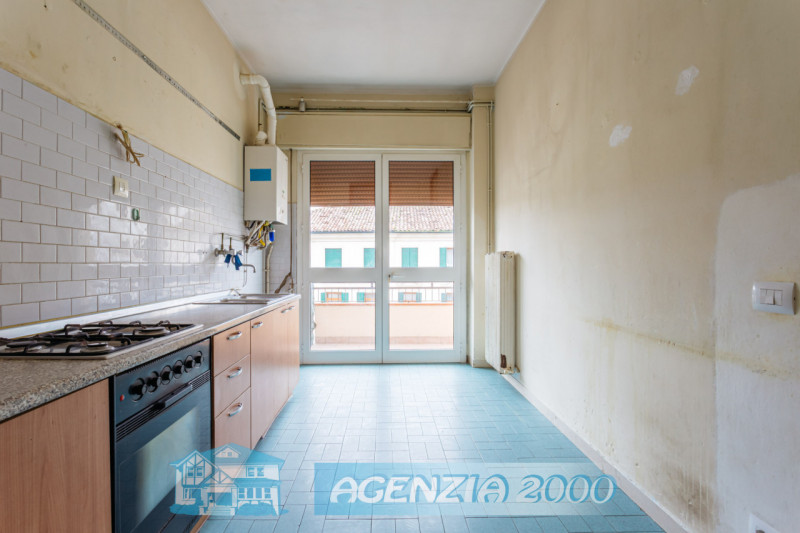 A CONSELVE BELL' APPARTAMENTO CENTRALISSIMO AL SECONDO PIANO DAGLI AMPI SPAZI!!! SUL TETTO BELLIS...