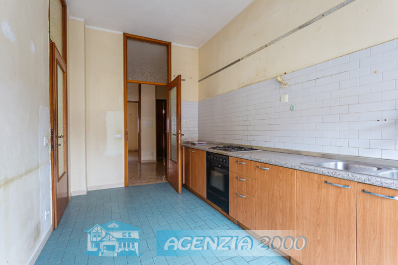 A CONSELVE BELL' APPARTAMENTO CENTRALISSIMO AL SECONDO PIANO DAGLI AMPI SPAZI!!! SUL TETTO BELLIS...