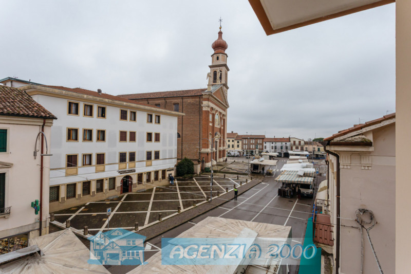 A CONSELVE BELL' APPARTAMENTO CENTRALISSIMO AL SECONDO PIANO DAGLI AMPI SPAZI!!! SUL TETTO BELLIS...