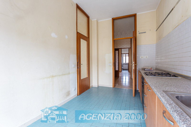 A CONSELVE BELL' APPARTAMENTO CENTRALISSIMO AL SECONDO PIANO DAGLI AMPI SPAZI!!! SUL TETTO BELLIS...