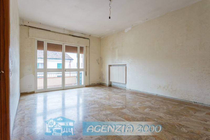 A CONSELVE BELL' APPARTAMENTO CENTRALISSIMO AL SECONDO PIANO DAGLI AMPI SPAZI!!! SUL TETTO BELLIS...