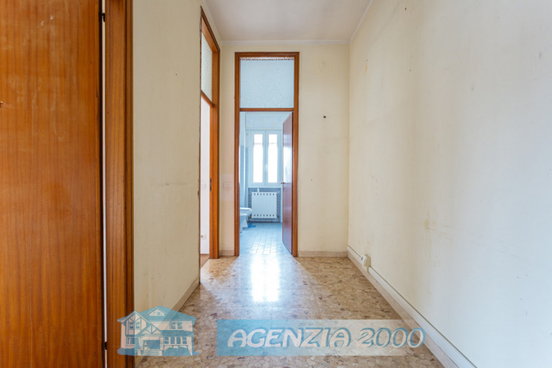 A CONSELVE BELL' APPARTAMENTO CENTRALISSIMO AL SECONDO PIANO DAGLI AMPI SPAZI!!! SUL TETTO BELLIS...