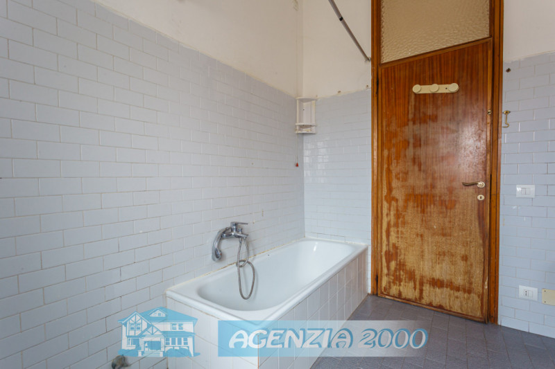 A CONSELVE BELL' APPARTAMENTO CENTRALISSIMO AL SECONDO PIANO DAGLI AMPI SPAZI!!! SUL TETTO BELLIS...