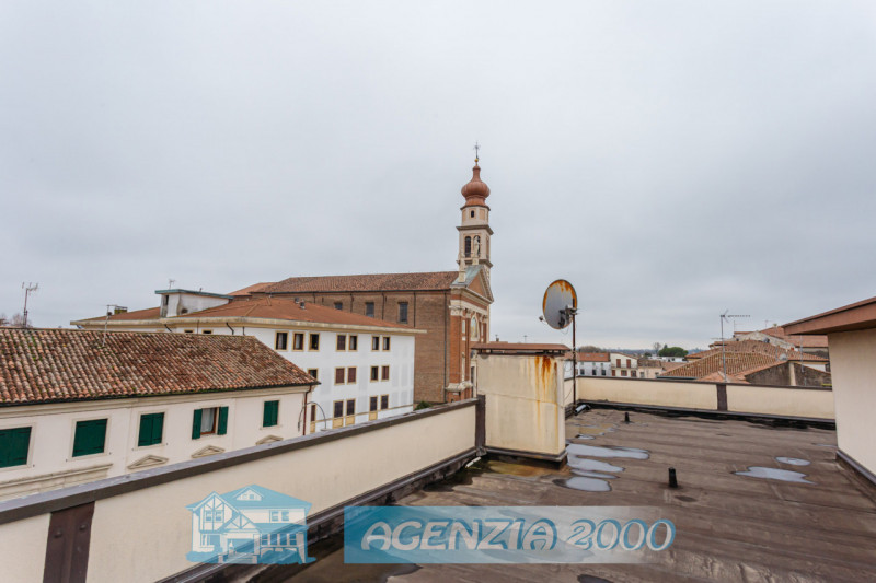 A CONSELVE BELL' APPARTAMENTO CENTRALISSIMO AL SECONDO PIANO DAGLI AMPI SPAZI!!! SUL TETTO BELLIS...