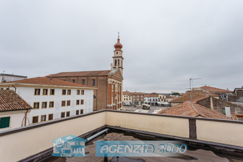 A CONSELVE BELL' APPARTAMENTO CENTRALISSIMO AL SECONDO PIANO DAGLI AMPI SPAZI!!! SUL TETTO BELLIS...