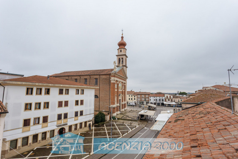 A CONSELVE BELL' APPARTAMENTO CENTRALISSIMO AL SECONDO PIANO DAGLI AMPI SPAZI!!! SUL TETTO BELLIS...