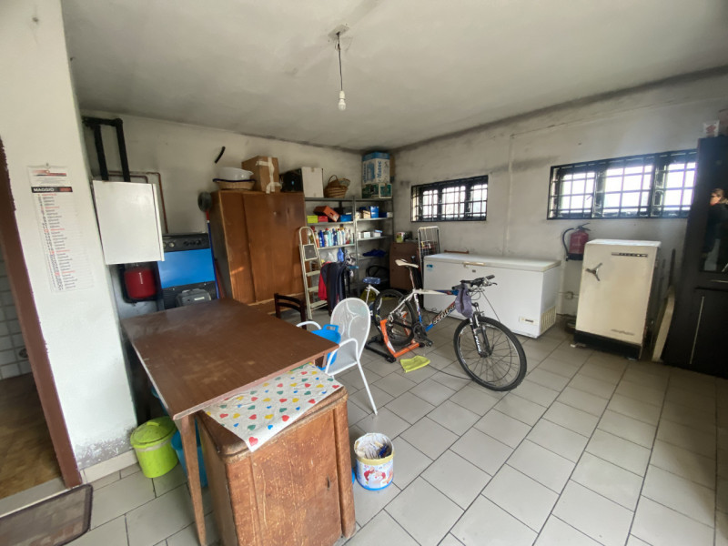 Proponiamo nel comune di Legnaro, casa singola da ristrutturare immersa nel verde. L'immobile si ...