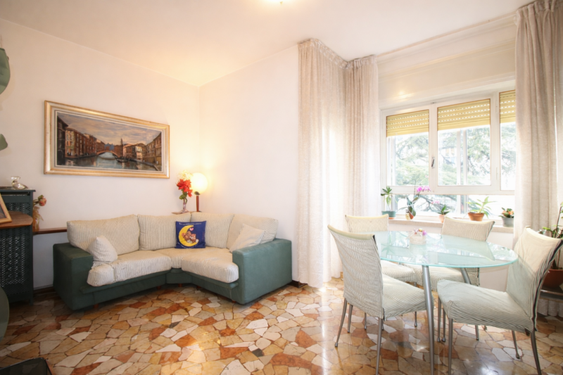 A breve distanza dal centro storico di Vicenza, dalle principali arterie stradali e dal casello d...