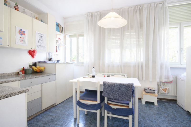 A breve distanza dal centro storico di Vicenza, dalle principali arterie stradali e dal casello d...