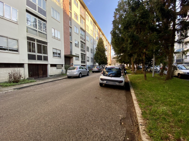 A breve distanza dal centro storico di Vicenza, dalle principali arterie stradali e dal casello d...