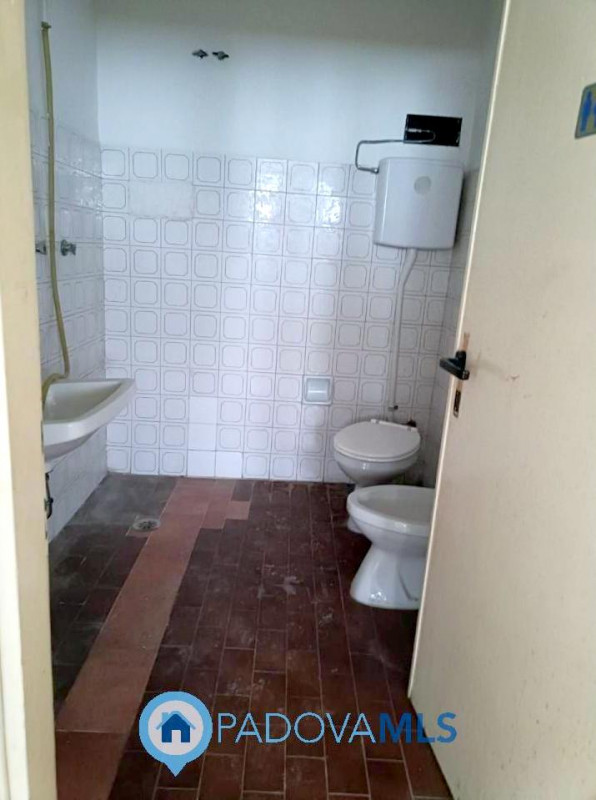 MAGAZZINO 115MQ AD ARCELLA CENTRO €.73.000 - rif.1552

Questo magazzino luminoso e spazioso si tr...