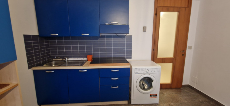 In un elegante palazzo con ascensore è disponibile un grazioso appartamento, ristrutturato e ben ...