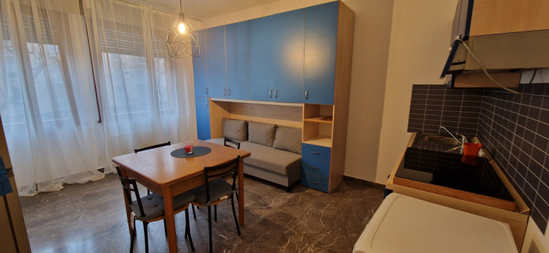 In un elegante palazzo con ascensore è disponibile un grazioso appartamento, ristrutturato e ben ...