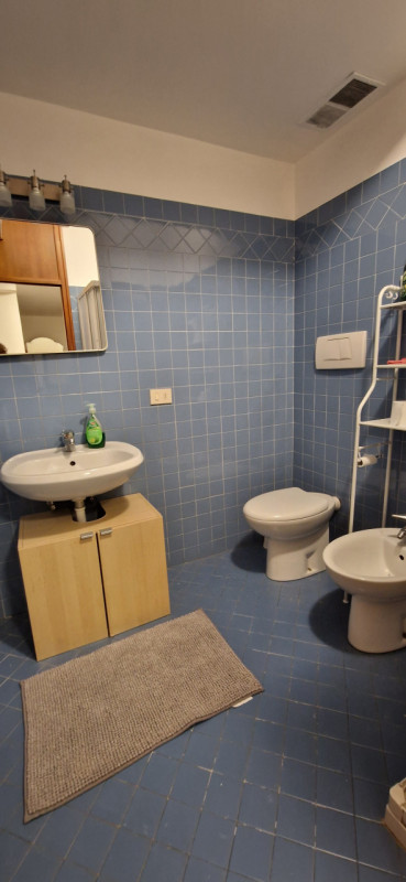 In un elegante palazzo con ascensore è disponibile un grazioso appartamento, ristrutturato e ben ...