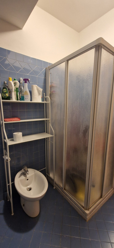 In un elegante palazzo con ascensore è disponibile un grazioso appartamento, ristrutturato e ben ...