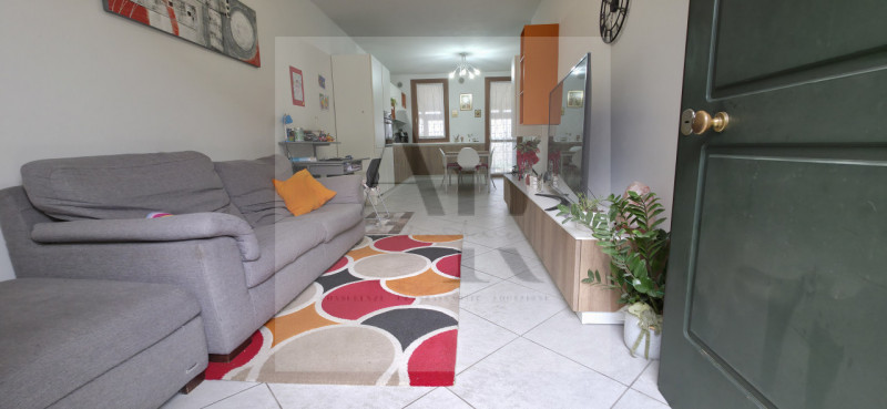 Vigonza: A pochi passi dal Centro, in una tranquilla via chiusa di recente realizzo, proponiamo i...