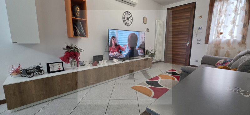 Vigonza: A pochi passi dal Centro, in una tranquilla via chiusa di recente realizzo, proponiamo i...