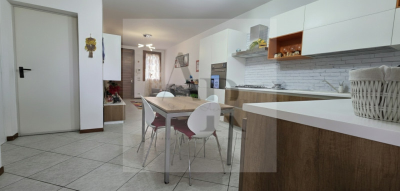 Vigonza: A pochi passi dal Centro, in una tranquilla via chiusa di recente realizzo, proponiamo i...