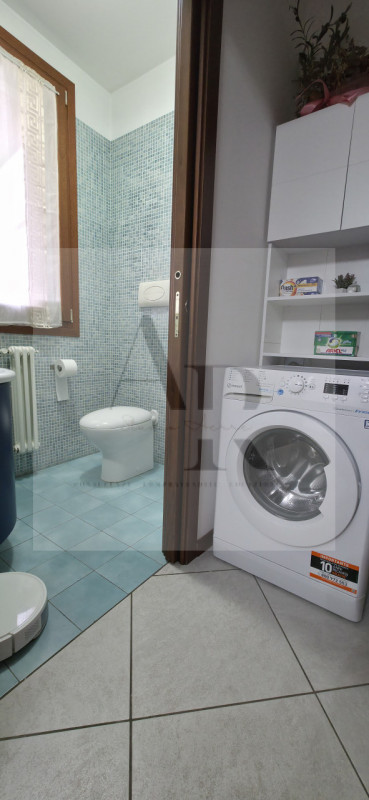 Vigonza: A pochi passi dal Centro, in una tranquilla via chiusa di recente realizzo, proponiamo i...