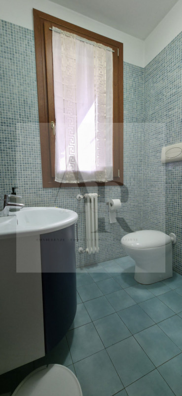 Vigonza: A pochi passi dal Centro, in una tranquilla via chiusa di recente realizzo, proponiamo i...