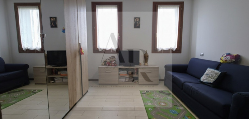 Vigonza: A pochi passi dal Centro, in una tranquilla via chiusa di recente realizzo, proponiamo i...