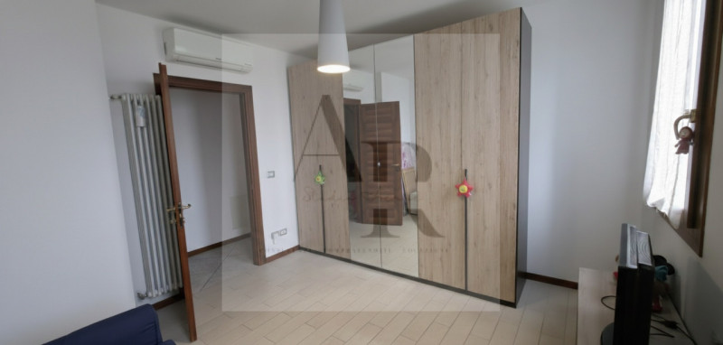 Vigonza: A pochi passi dal Centro, in una tranquilla via chiusa di recente realizzo, proponiamo i...