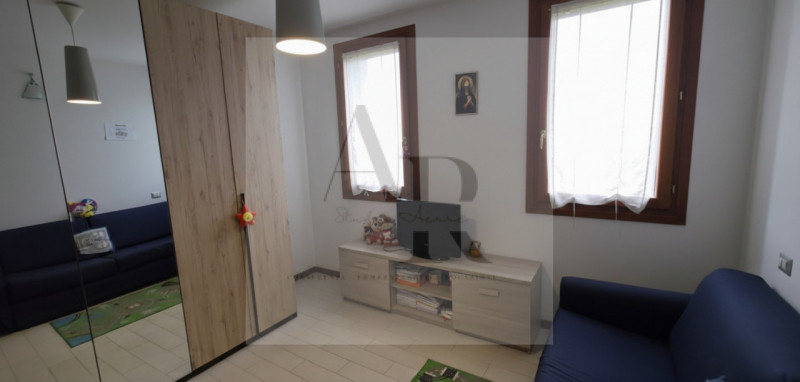 Vigonza: A pochi passi dal Centro, in una tranquilla via chiusa di recente realizzo, proponiamo i...