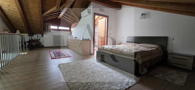 Vigonza: A pochi passi dal Centro, in una tranquilla via chiusa di recente realizzo, proponiamo i...