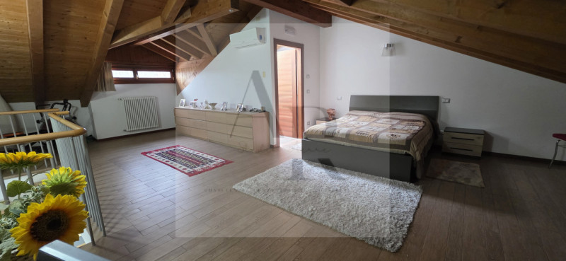 Vigonza: A pochi passi dal Centro, in una tranquilla via chiusa di recente realizzo, proponiamo i...