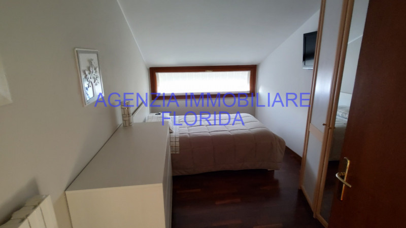 Porzione di testa di casa a schiera situata nel tranquillo comune di Loreggia, precisamente nella...