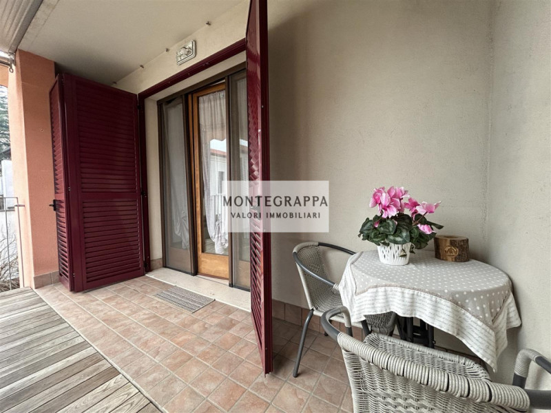 In una delle zone più ambite di Castelfranco Veneto, proponiamo in vendita un elegante appartamen...